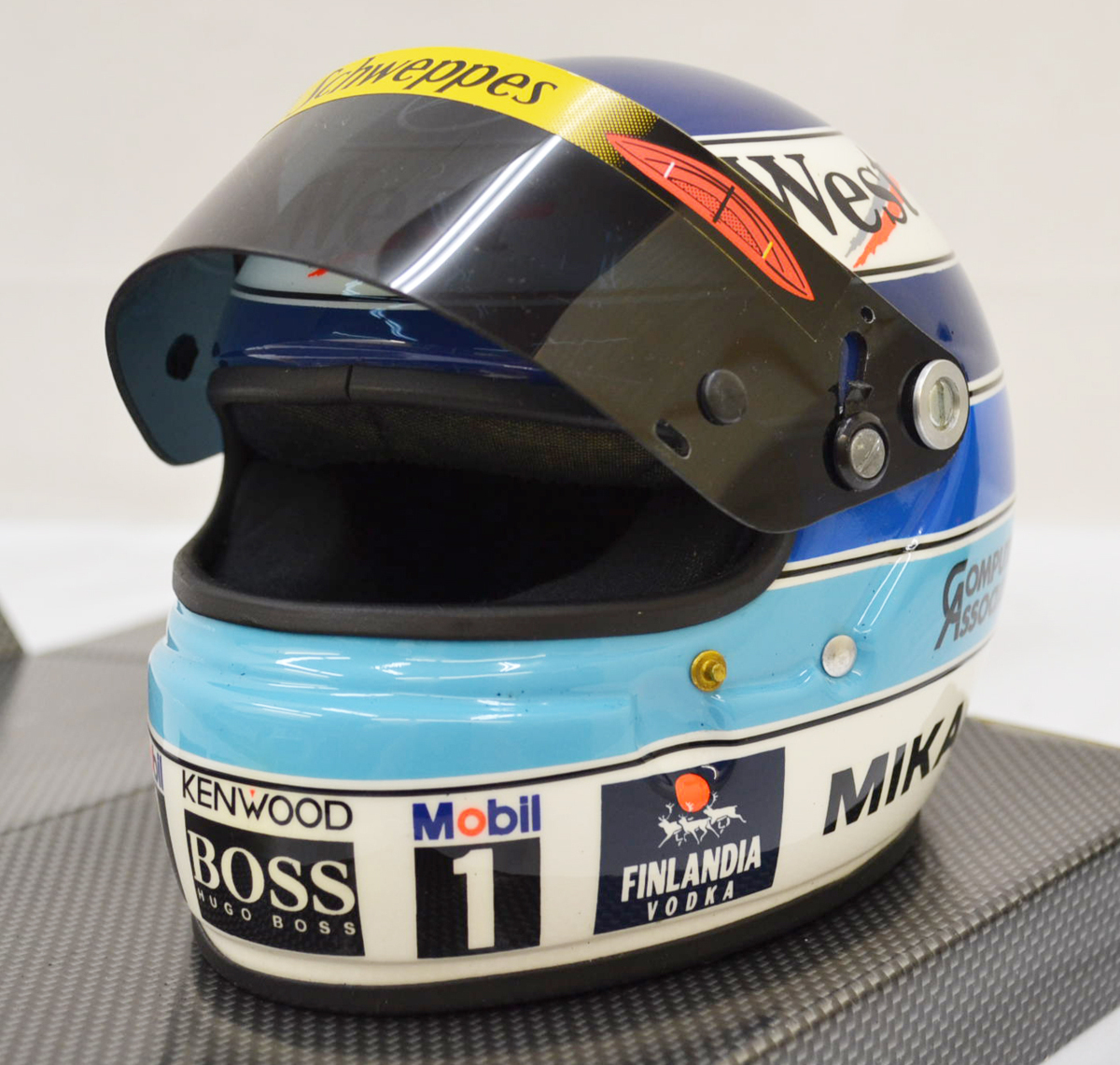 ☆中古品☆West McLaren Mercedes 1/2 ミカ・ハッキネン レプリカ