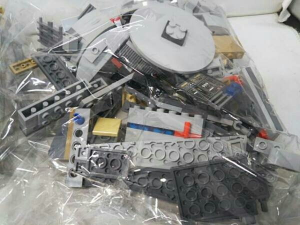 中身開封済み LEGO レゴ ミレニアム・ファルコン レゴ スター・ウォーズ 75105 開封済みジャンク品扱い