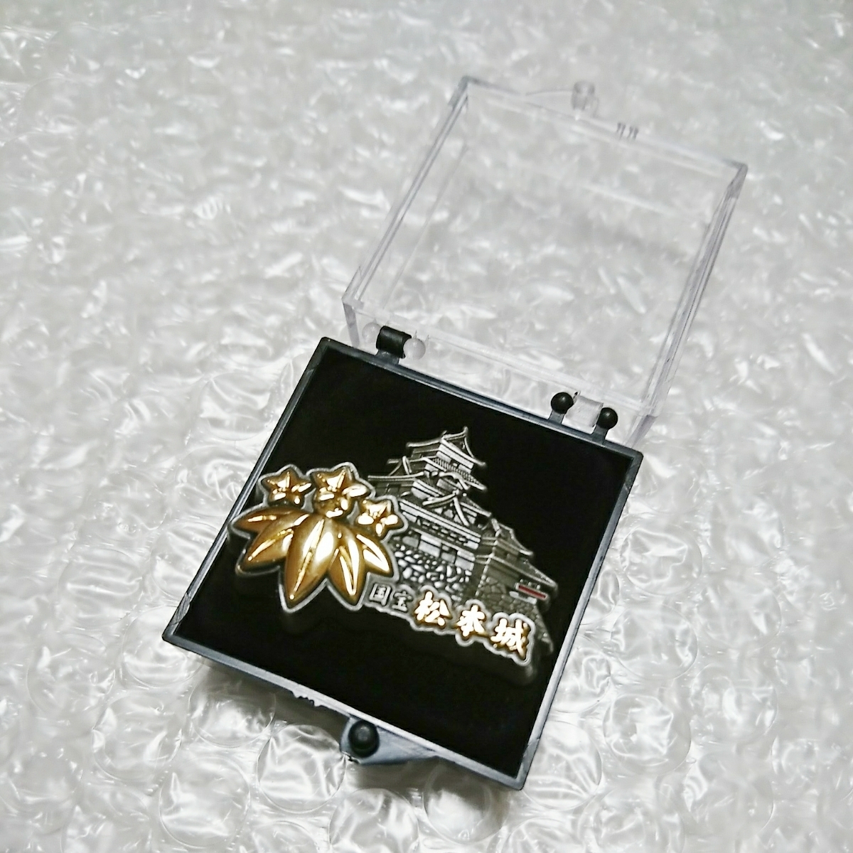 数量限定，格安 激レア 新春祝賀式/1000個限定 国宝/松本城 ピンバッチ 非売品 名城 日本の城 ピンバッジ グッズ 入手困難品(ピンバッジ)｜売買されたオークション情報、yahooの商品情報をアーカイブ公開 - オ その他
