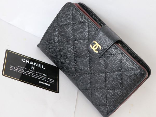 栄】【CHANEL】シャネル マトラッセ キャビアスキン コンパクト 二