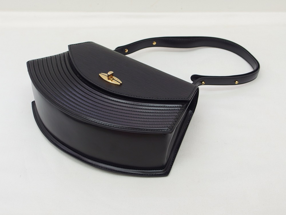 LOUIS VUITTON ルイヴィトン エピ アルマ ショルダーバッグ 1901 LOUIS VUITTON ルイヴィトン エピ アルマ ショルダーバッグ 1901