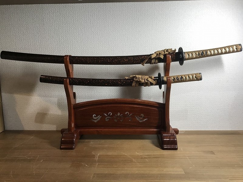 新作登場，新作 買得 1円 模造刀 2本 刀掛け付 脇差 刀 武具 舞台 演劇 時代劇 チャンバラ 観賞用 まとめ売り(模造刀)｜売買されたオークション情報、yahooの商品情報をアーカイブ公開 - オークファン 模造刀