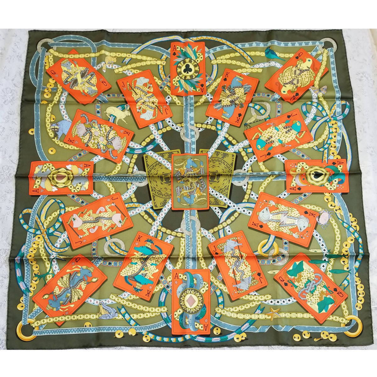 新品☆未使用 カレ90 HERMES エルメス 大判 スカーフ ハートのクイーン DAME DE COEUR A VOUS L'HONNEUR トランプ 人気 シルク ストール