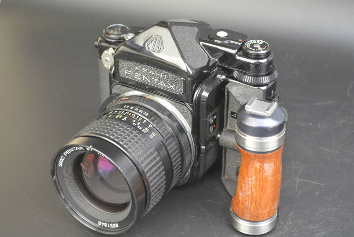 □ASAHI PENTAX・ペンタックス□6×7□中判カメラ□木製グリップ付 □ASAHI PENTAX・ペンタックス□6×7□中判カメラ□木製グリップ付