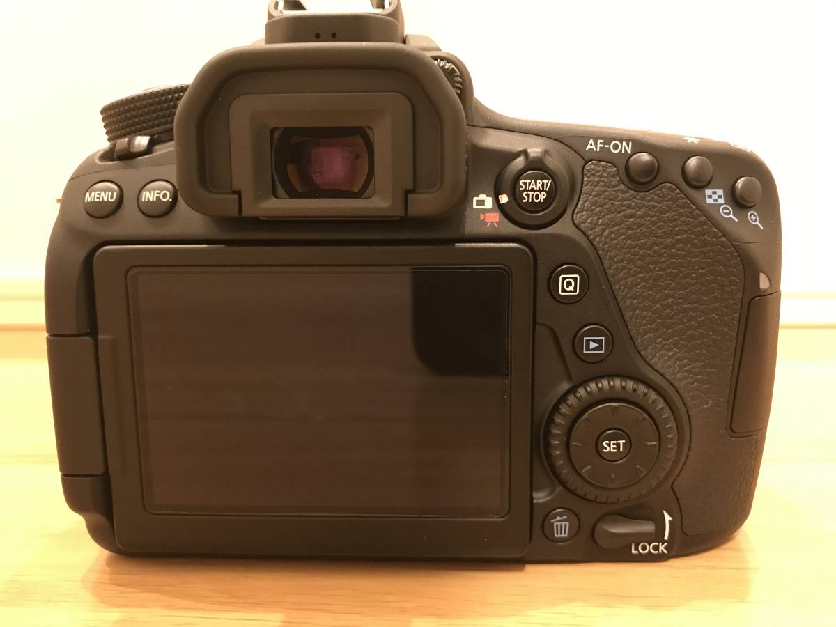 ◇◇EOS 80D EF-S18-135 IS USM レンズキット 純正予備バッテリー