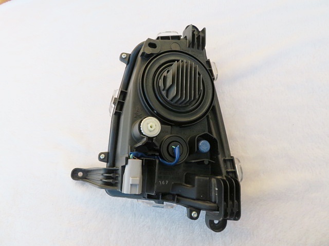 パーツ 美品 前期 LED ZVW50 プリウス☆右フォグランプ KOITO 47-83
