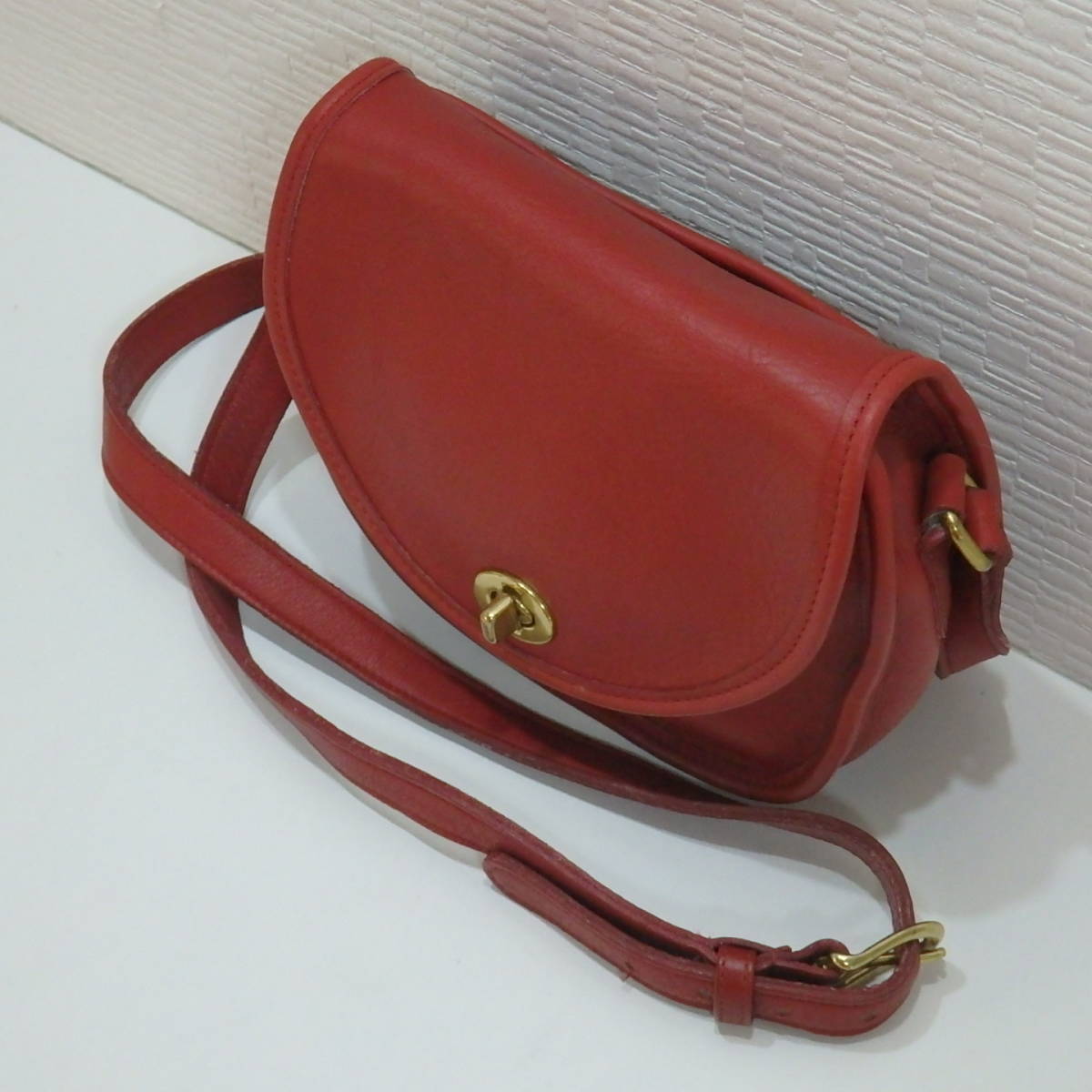 COACH オールドコーチ 赤 カメラバッグ クロスボディ ポーチ 革 レザー 
