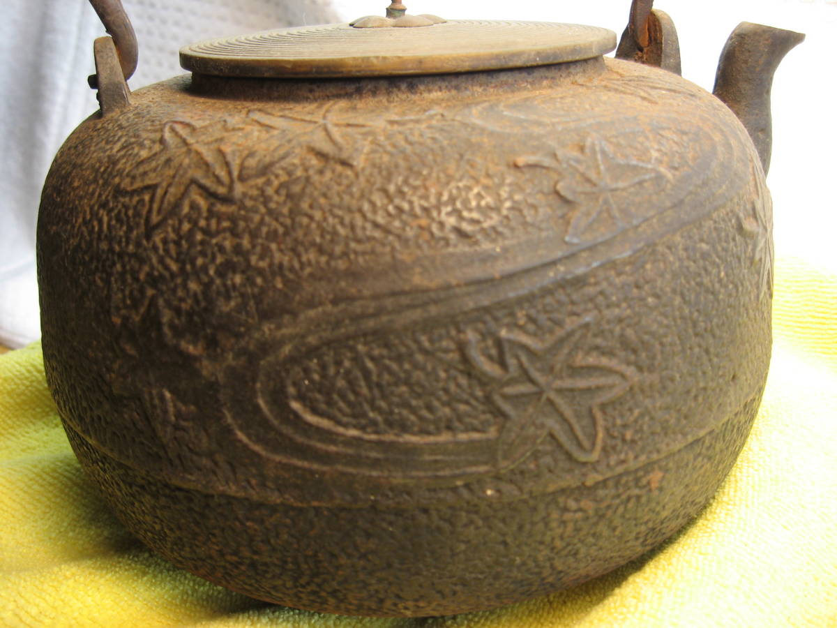 鉄瓶 南部鉄器 Hi19◇清光造 波千鳥透かし模様の水差し 環摘み ⁄ 銀に