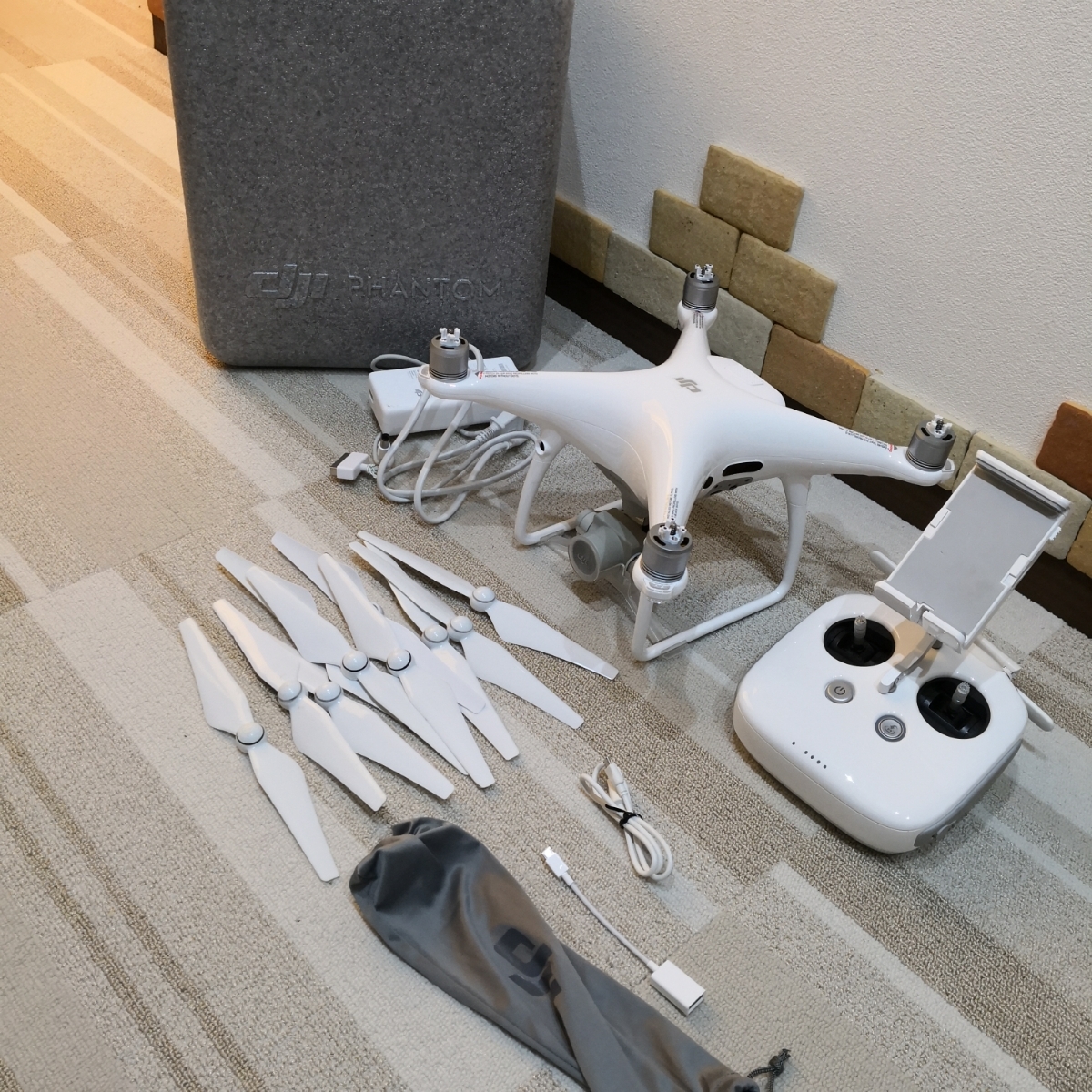 【ほぼ未使用】DJI Phantom4 pro ファントム4プロ P4P ドローン マルチコプター 国内正規品