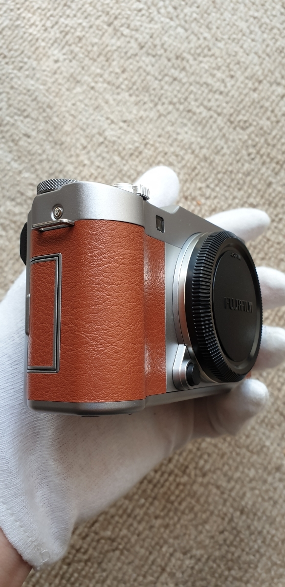 未使用品 FUJIFILM/富士フィルム ミラーレス一眼 X-A5 ボディ ブラウン