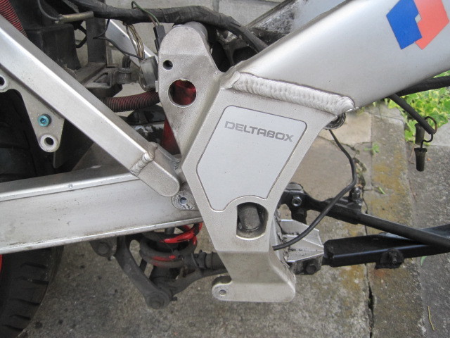 TZR250　フレームAssy　書類付き　引き取り限定！前後足回り等色々付いてます！！！_6