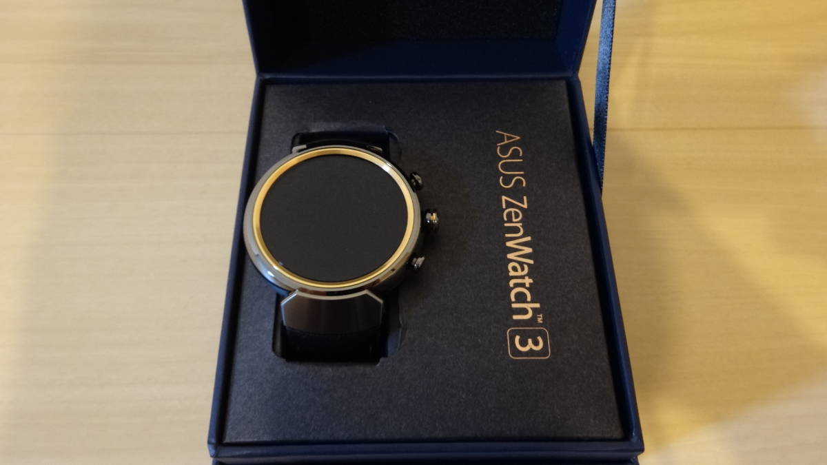 ASUS 0 ZenWatch まるで普通の腕時計のようなデザインのASUSの丸型