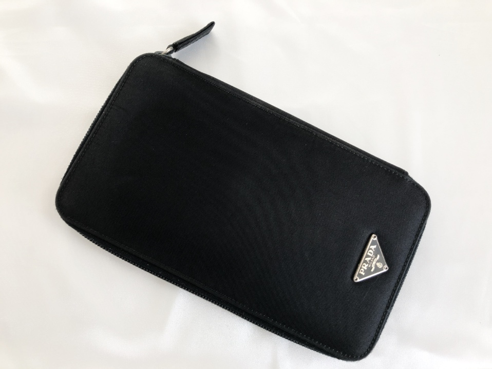 極美品 PRADA 長財布 サフィアーノレザー ロゴ ラウンドジップ 