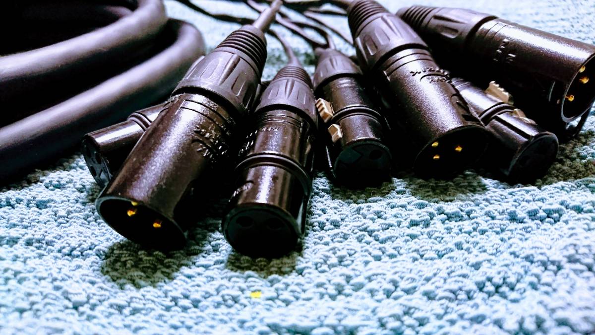 MOGAMI　モガミ製　デジタル・マルチケーブル（DB25-XLR）
