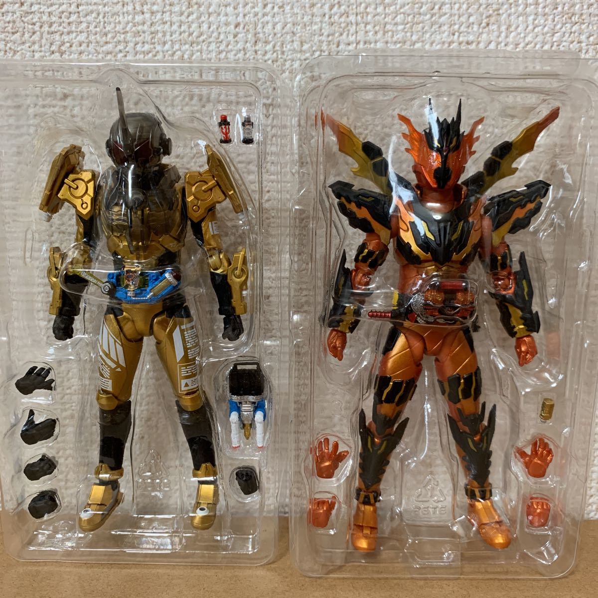 S.H.Figuarts 仮面ライダービルド ラビットタンク クローズ クローズ 