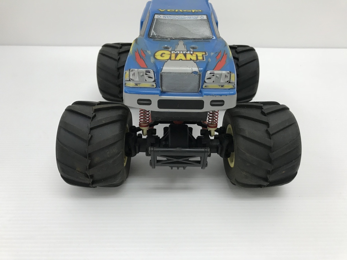 Giant - Venum 2.0 Pro ボクシンググローブ ブラック⁄レッド 紐付き 