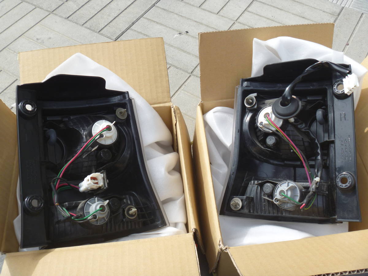 L375S 純正 テールランプ ダイハツ タントカスタム（L375S⁄L385S）純正