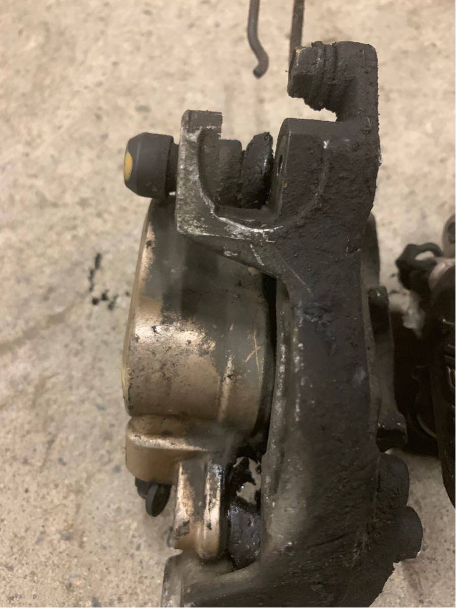 VFR400R NC24HONDA フロントキャリパー _3