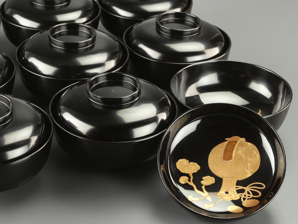 | 琴》茶懐石道具 時代黒塗つくしに見返鳩蒔絵煮物椀五客 茶道具 茶道具,懐石道具 淡交社 茶道具と茶席のきものオンラインショップ - 茶懐石道具 ５客セット 天然木製漆塗 AY589 懐石道具 煮物椀 飯碗 黒漆塗