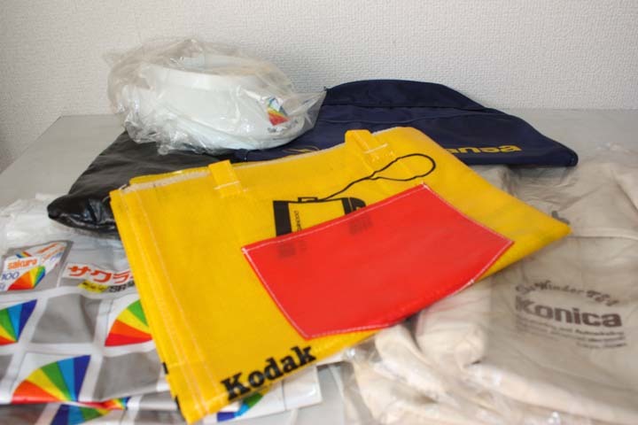 送料無料，定番 歴史あるカメラ屋さん整理品 レア 景品 販促品 Kodak Konica ルフトハンザまとめて バッグ レジャーシートなど 現状品 最落なし MA200(広告、ノベルティグッズ)｜売買されたオークション情報、ya その他