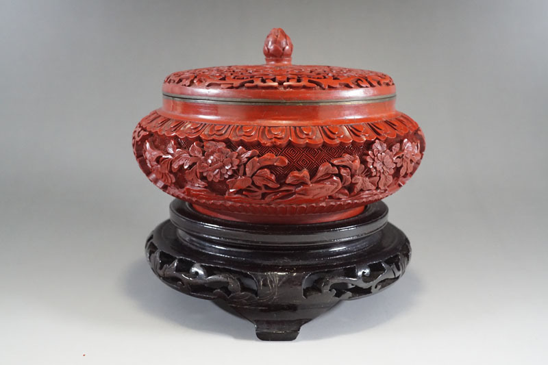 中国 剔紅 堆朱 内七宝 花文 蓋物 V 7937 【公式通販】
