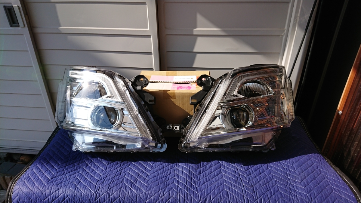 日産 NV350 キャラバン 純正LEDヘッドライト 左右セット NV350キャラバン 後期 純正 LEDヘッドライト 左右セット 【公式通販】