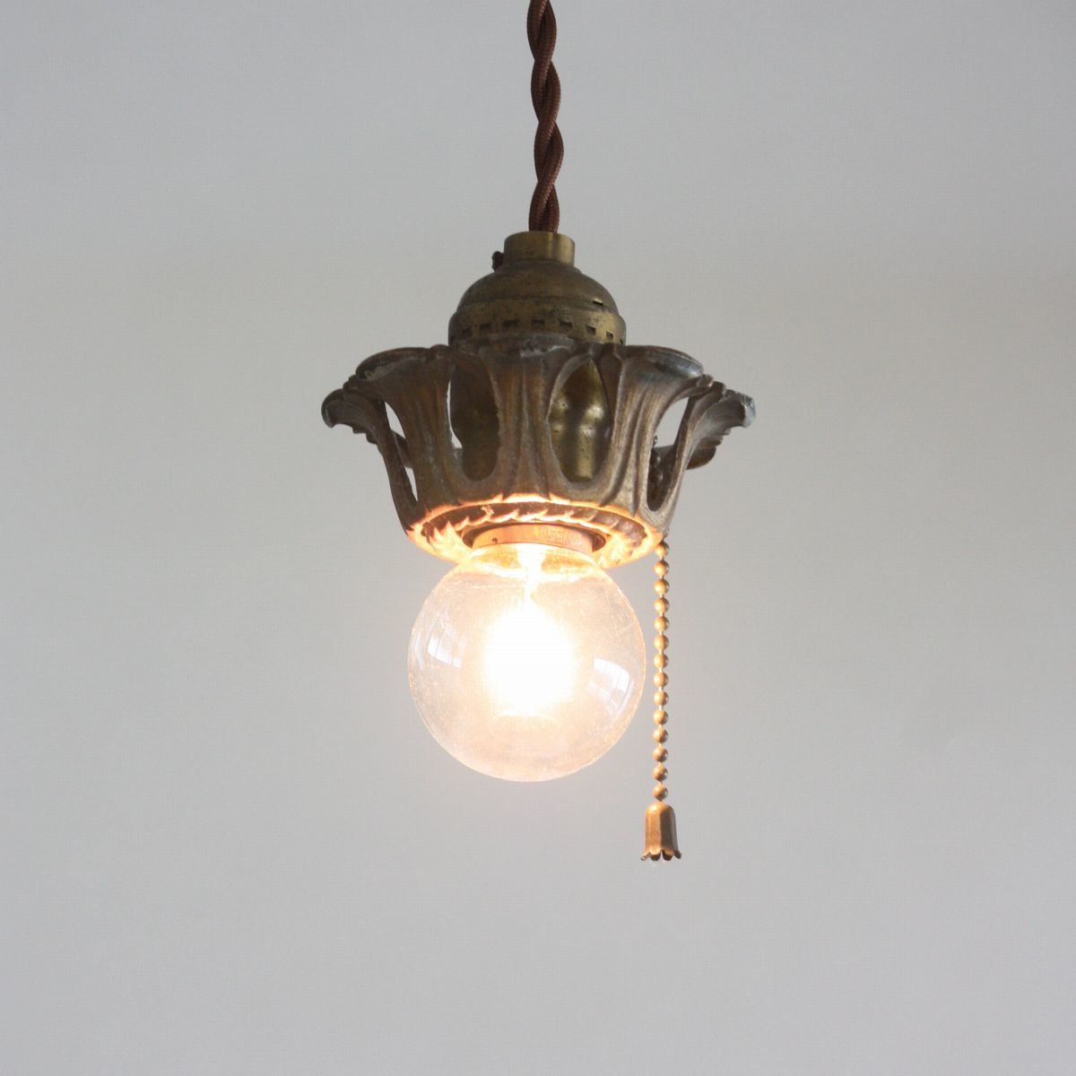LEVITON チェーン付USAヴィンテージアルミ製ソケットペンダントライト アメリカ LAMP ソケット レビトン SOCKET プルチェーンスイッチ アンティーク ランプ チェーンスイッチ付きソケット チェーンリング付LEVITON社製ターン式ソケット工業系ウォール USAアンティークヴィクトリアンリングソケットペンダントライトC レビトンLEVITON - USAアンティークヴィクトリアンリングソケットペンダントライトD