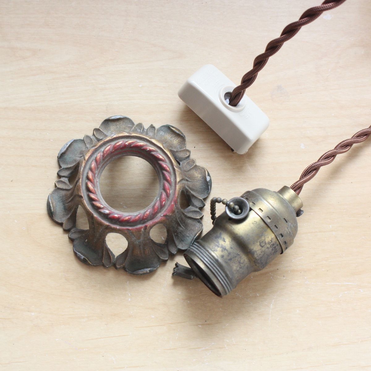 LEVITON チェーン付USAヴィンテージアルミ製ソケットペンダントライト アメリカ LAMP ソケット レビトン SOCKET プルチェーンスイッチ アンティーク ランプ チェーンスイッチ付きソケット チェーンリング付LEVITON社製ターン式ソケット工業系ウォール USAアンティークヴィクトリアンリングソケットペンダントライトC レビトンLEVITON - USAアンティークヴィクトリアンリングソケットペンダントライトD