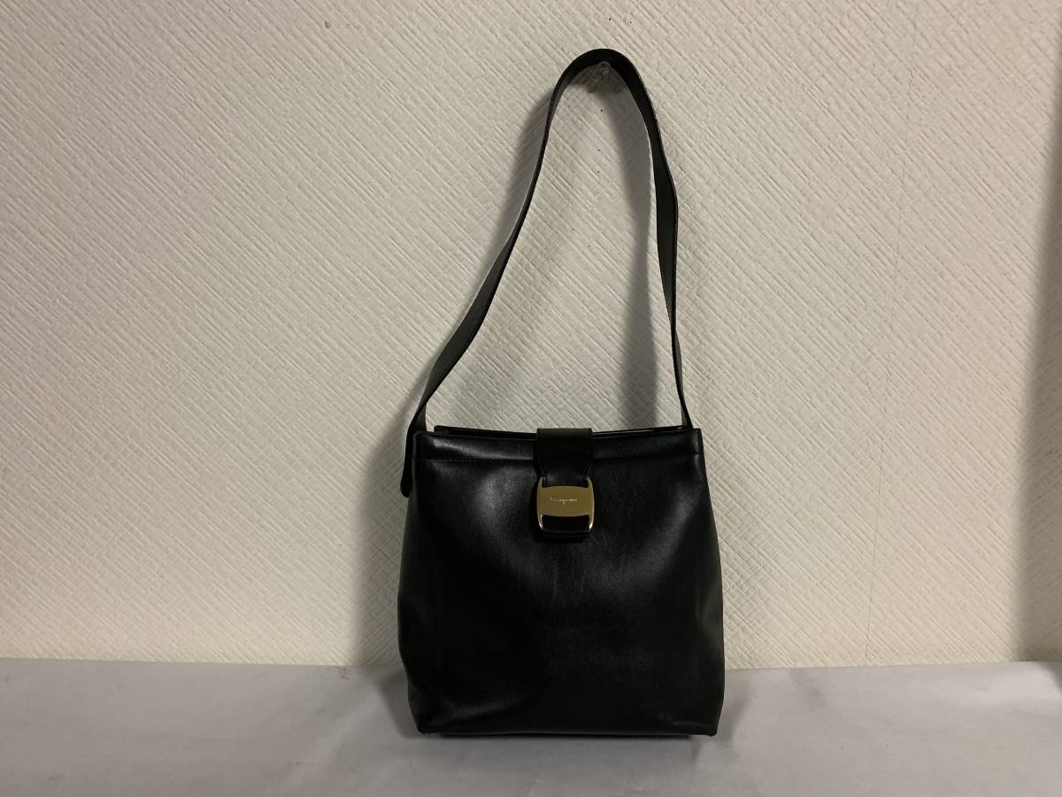 本物フェラガモFERRAGAMO本革レザーヴァラ金具ワンショルダーバッグ 