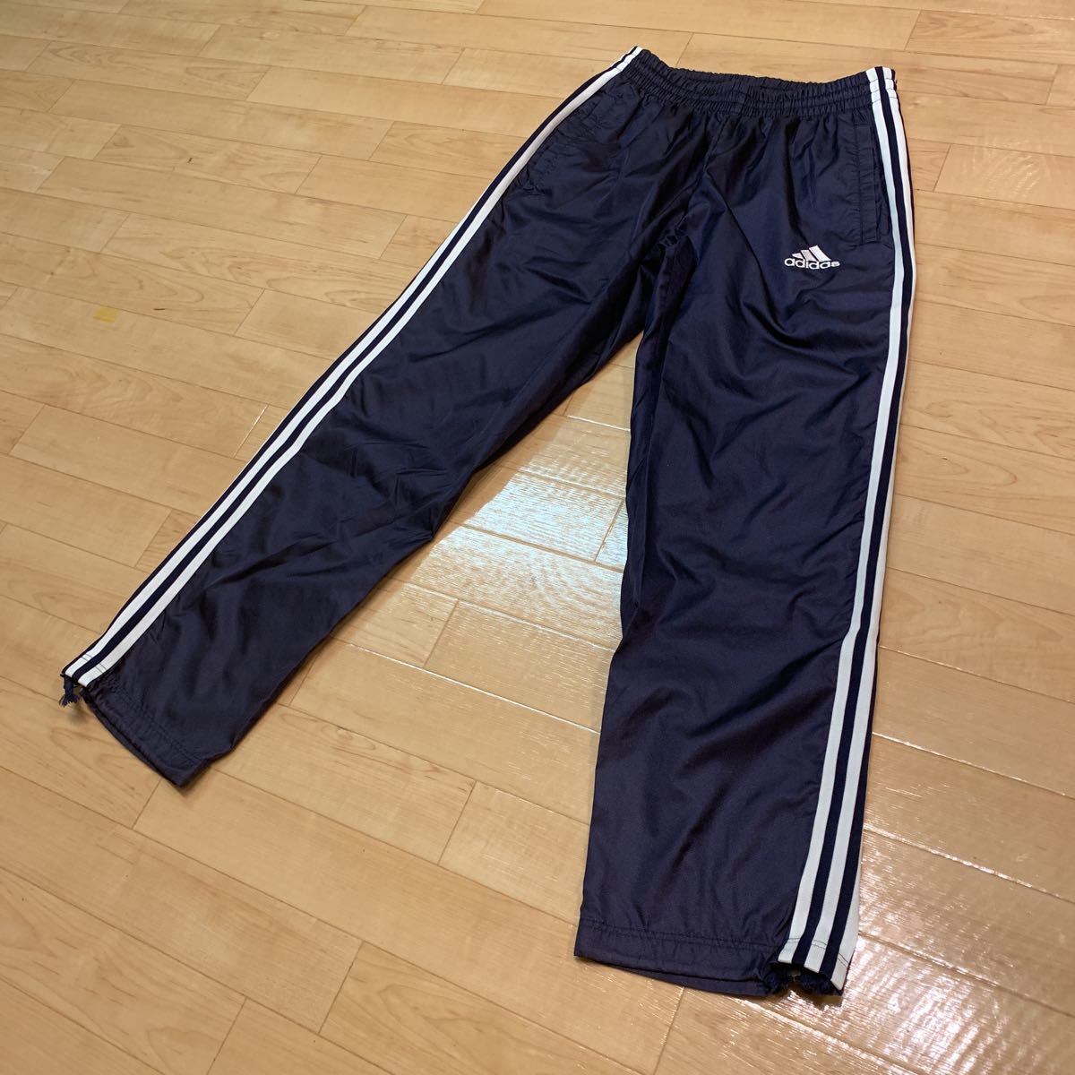 90's adidas アディダス　ナイロン　トラックパンツ 紺　L 日本製　nylon track pants 送料込み　VINTAGE ヴィンテージ ビンテージ OLD