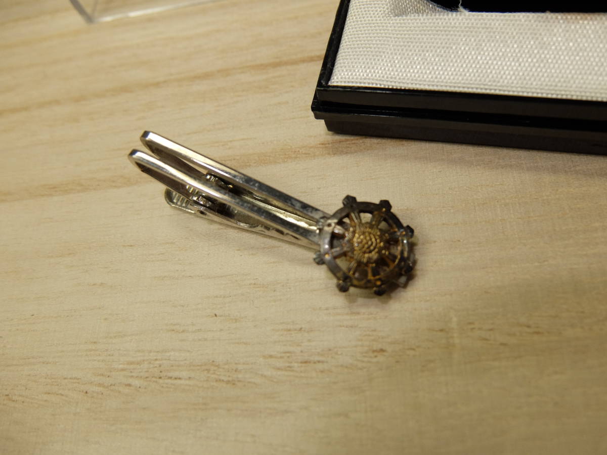 宗教 真如苑 ネクタイピン その3 ケース入り 法輪のマーク ございます 真言宗 魔除け 風水 タイピン 厄除け お守り 縁起物 心願成就 タイピン 売買されたオークション情報 Yahooの商品情報をアーカイブ公開 オークファン Aucfan Com