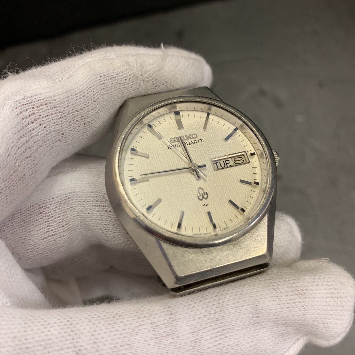 SEIKO セイコー キングクォーツ 0853-8025 【稼働・新品電池】 現状品/電池切れ/SEIKO セイコー キングクオーツ 0853-8025 ホワイト