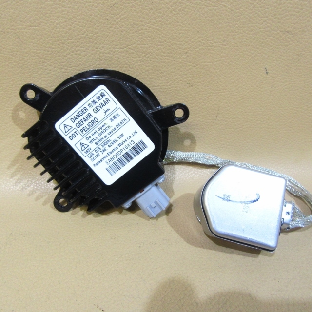 NV350 キャラバン E26 純正 HID バラスト② E26 NV350 キャラバン