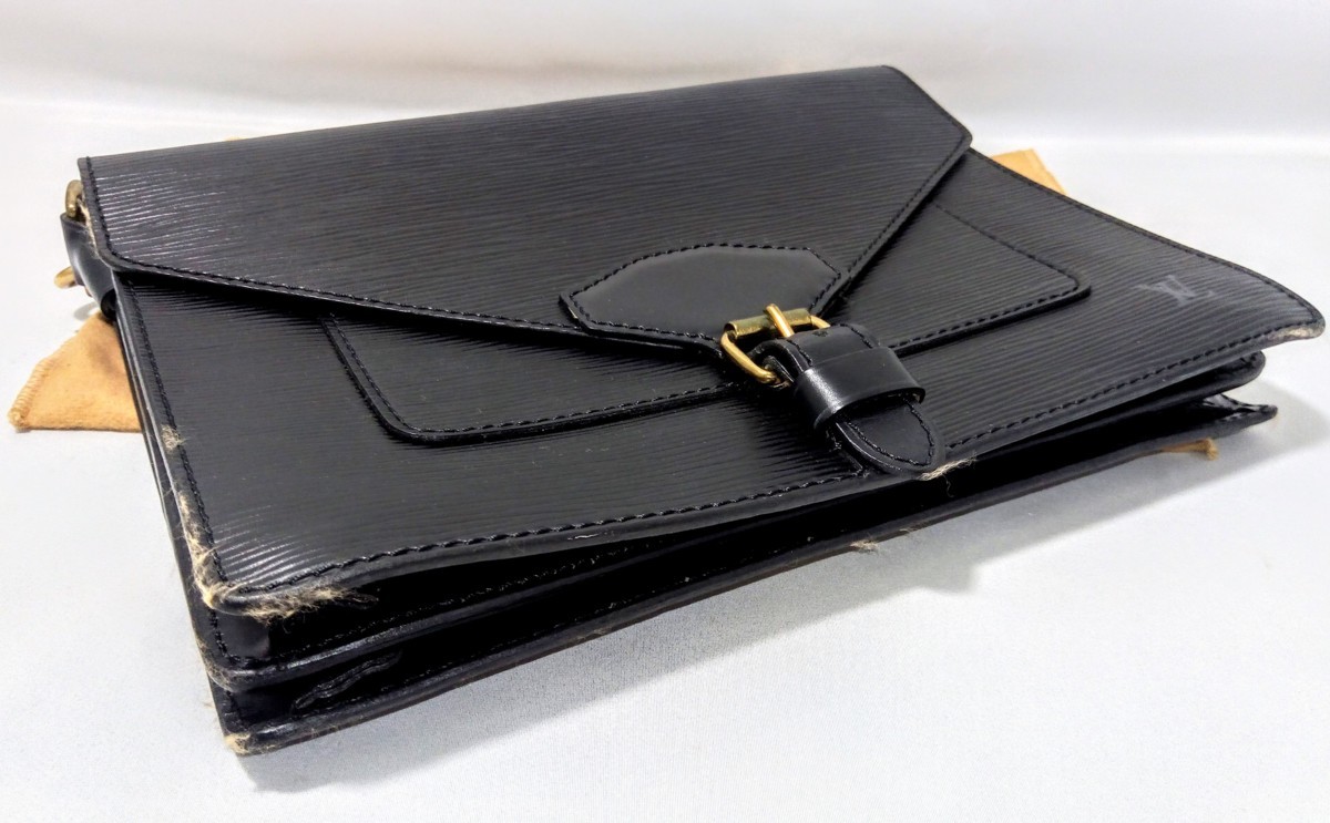 正規品 鍵付き ルイヴィトン ビファス エピ ショルダーバッグ M52323 