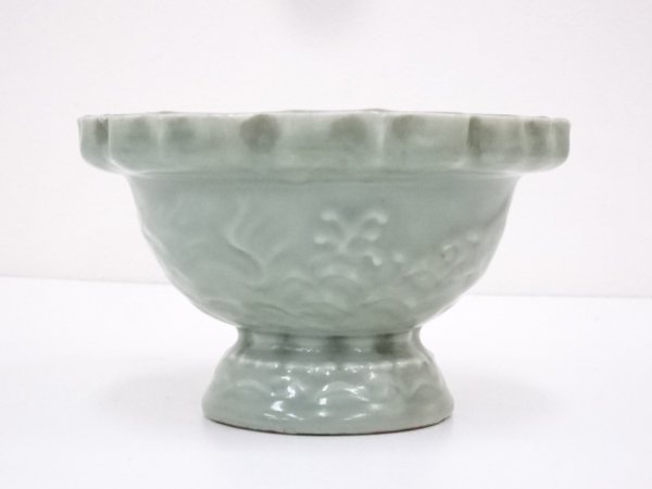 三田青磁 江戸後期 霊芝雲文 青海波陽刻 青磁 台鉢 鉢 盃洗 菓子器 王地山焼 三田青磁 盃洗 鉢 霊芝雲文 青海波陽刻 青磁 台鉢 菓子器