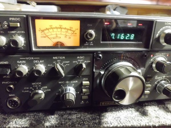 トリオ TS-830 部品取りジャンク扱い トリオ TS-830v 中古 動作品です