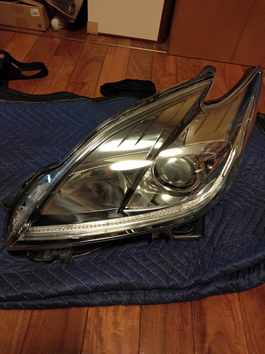 新作登場，お買い得】 プリウス ZVW30 純正 左 HID ヘッド ライト