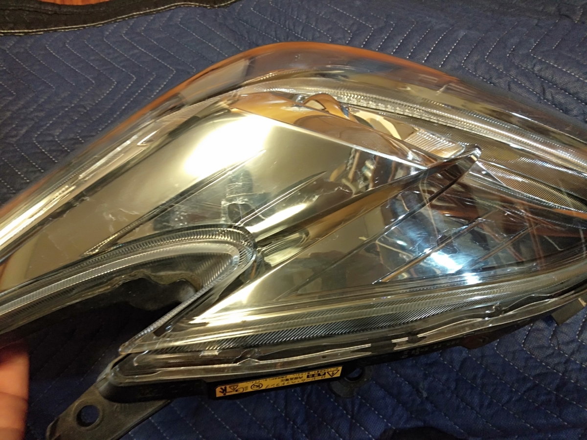 新作登場，お買い得】 プリウス ZVW30 純正 左 HID ヘッド ライト