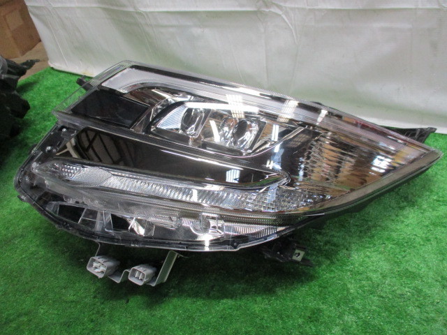 ZWR80 ノア ハイブリット 後期用 LED 純正 左右 ヘッドライト ランプ
