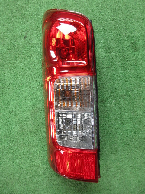 E26 N350 キャラバン 後期 純正テールランプ 左右2個セット 新品外し キャラバン E26 NV350 後期 テールライト 純正 新車外し日産 テール
