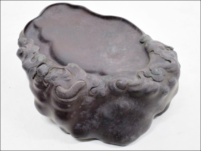 16 04-246352-28 [S] 硯 端渓 龍雲 高さ 約9cm 大きさ 約21×27cm 重さ