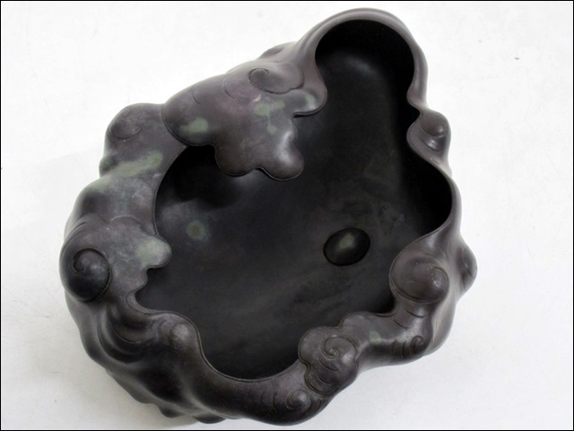16 04-246352-28 [S] 硯 端渓 龍雲 高さ 約9cm 大きさ 約21×27cm 重さ