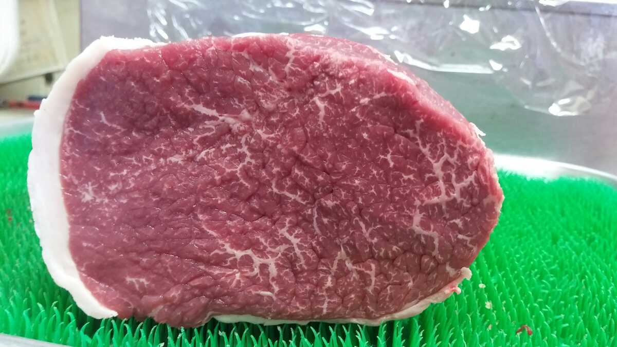  徳島県産 特選黒毛和牛A4 赤身ブロック マクラ 1.46kg(ロース)｜売買されたオークション情報、yahooの商品情報をアーカイブ公開 - オークファン ロース