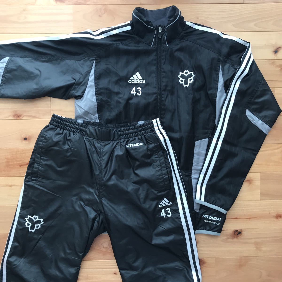  日体大 サッカー部 ウィンドブレーカー 上下セット adidas(ウインドブレーカー)｜売買されたオークション情報、yahooの商品情報をアーカイブ公開 - オークファン ウインドブレーカー