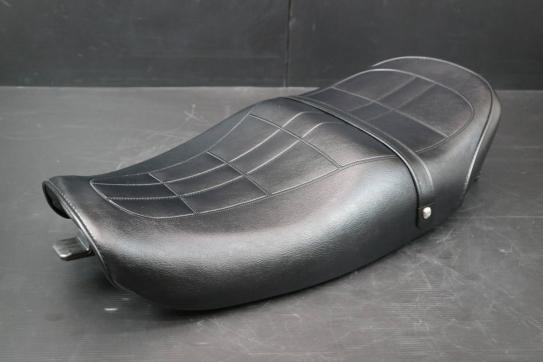 ゼファー1100 シート Z2仕様 / 純正タイプ あんこ抜き タックロール