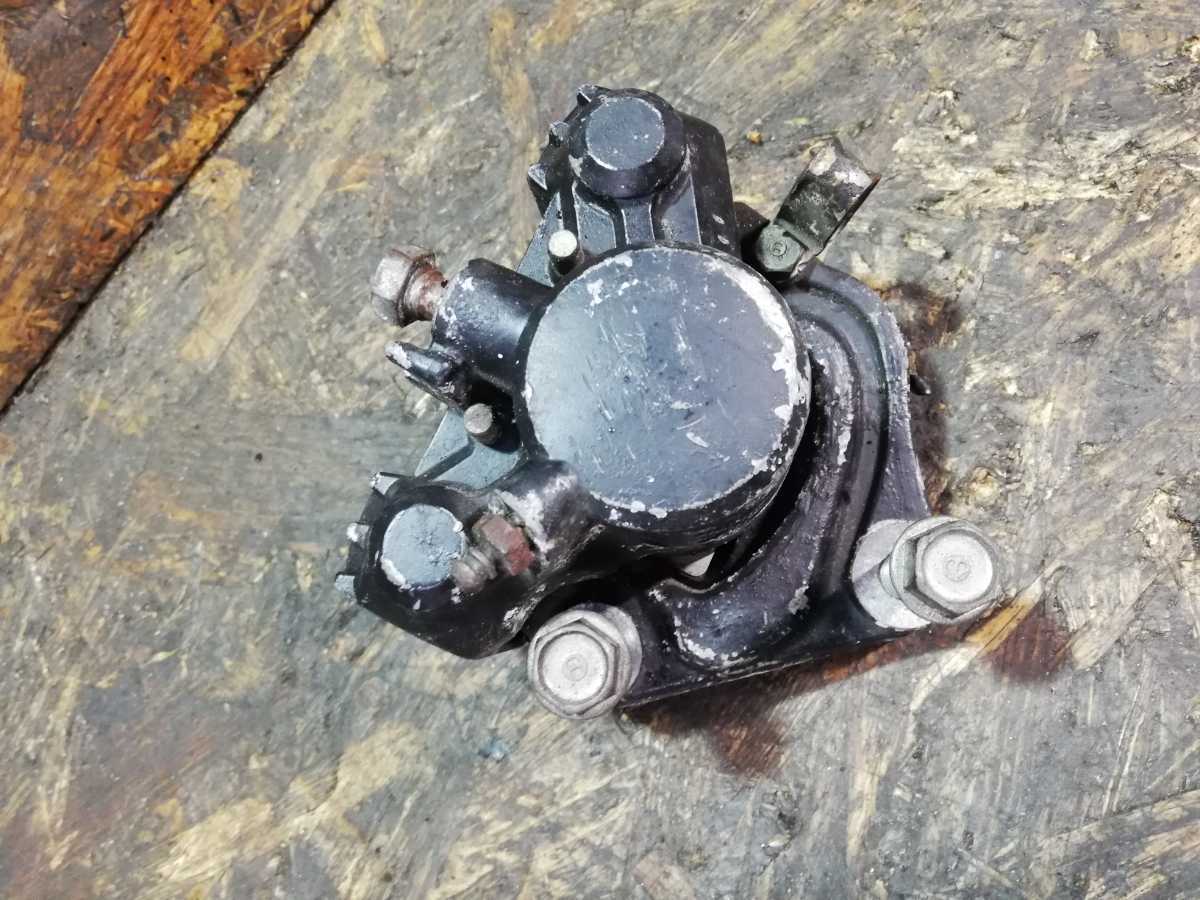 即配可 YAMAHA RZ350/RZ250 純正フロントブレーキキャリパー 4UO/4L3