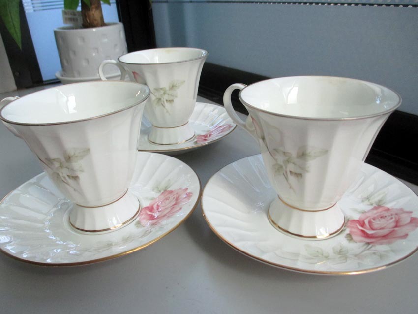 【新作登場，限定セール】 ノリタケ Noritake スタジオコレクション カップ＆ソーサ 3セット ボーンチャイナ バラ柄 ローズクラブ(ノリタケ)｜売買されたオークション情報、yahooの商品情報をアーカイブ公開 - オークフ ノリタケ