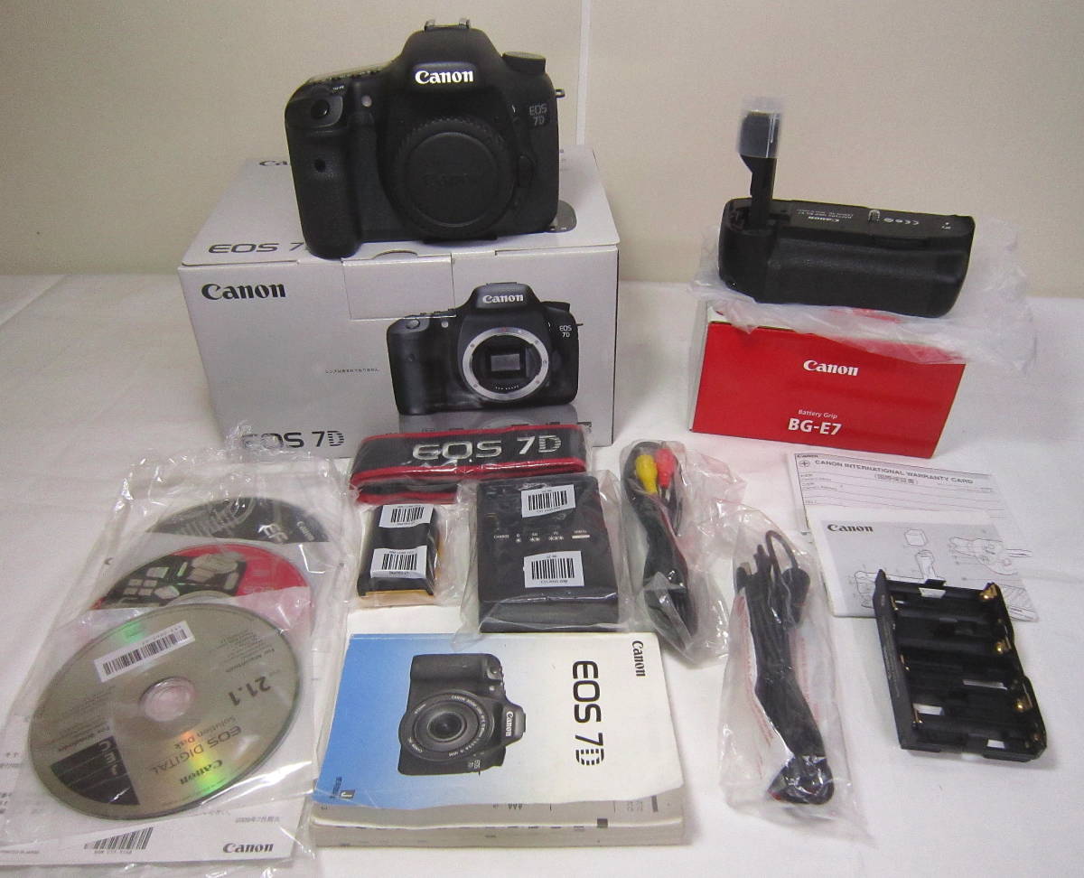Canon EOS 7D ボディ &バッテリーグリップ BG-E6 (7D ガイドブックおまけ)