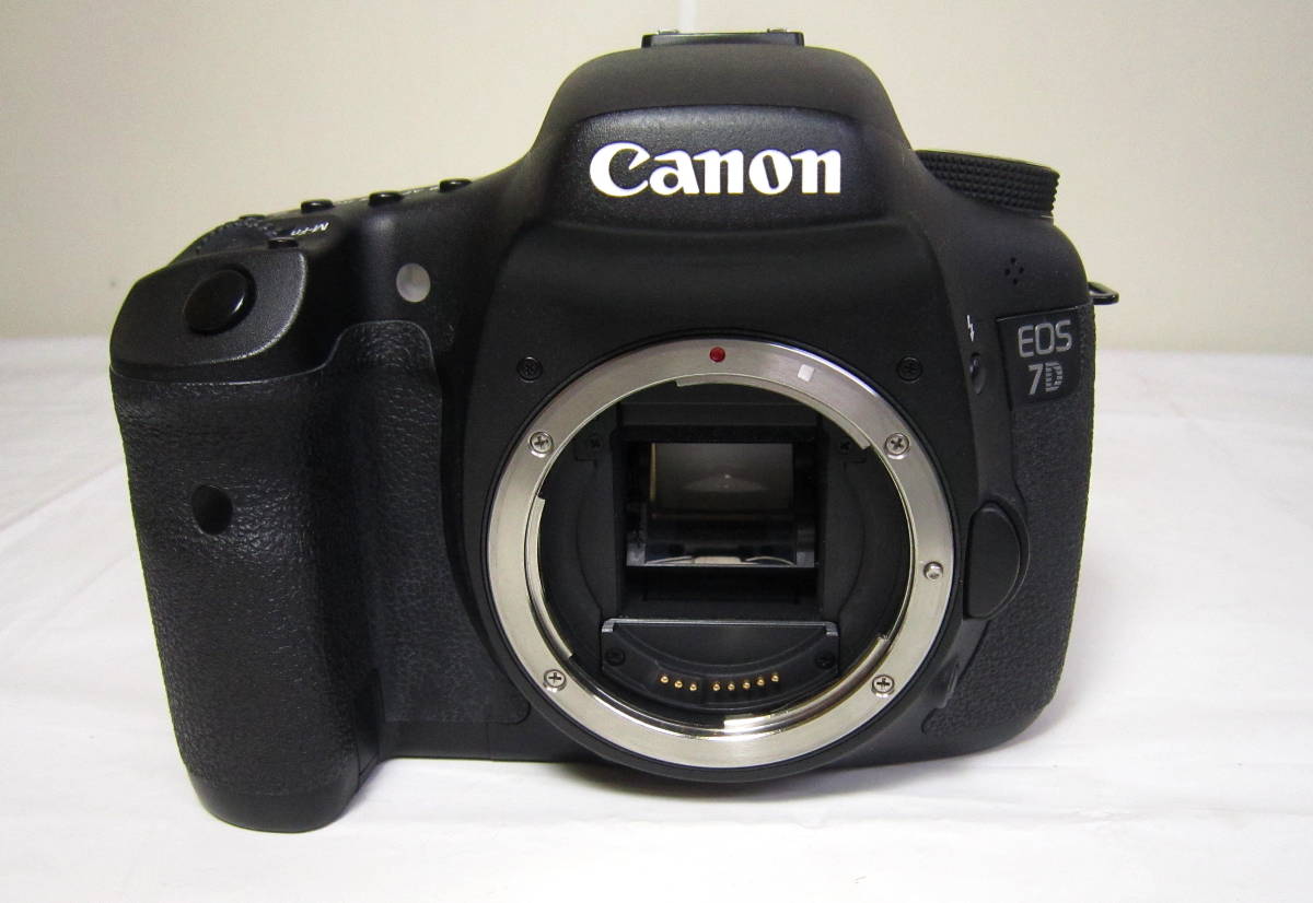 Canon EOS 7D ボディ &バッテリーグリップ BG-E6 (7D ガイドブックおまけ)