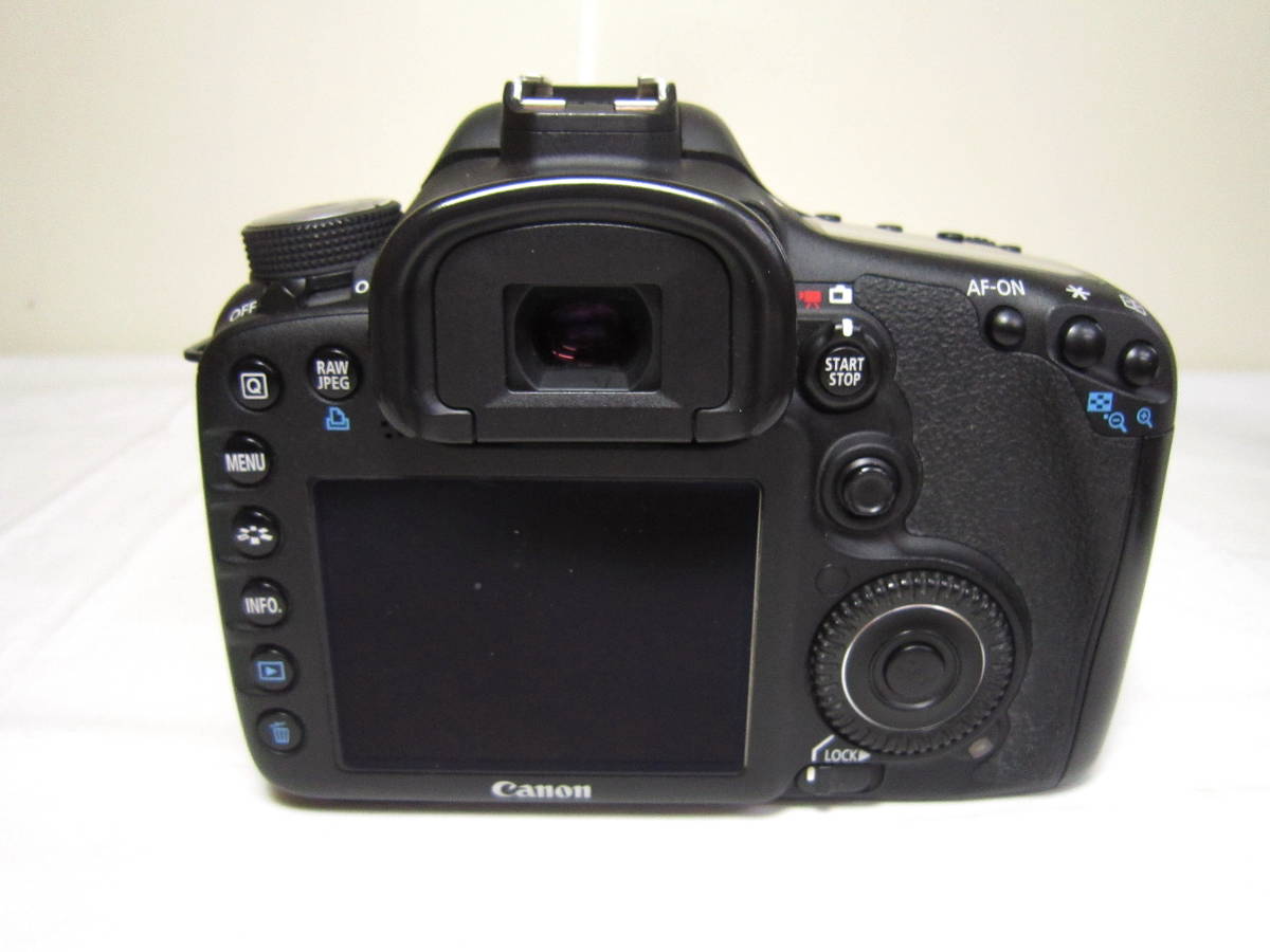 Canon EOS 7D ボディ &バッテリーグリップ BG-E6 (7D ガイドブックおまけ)